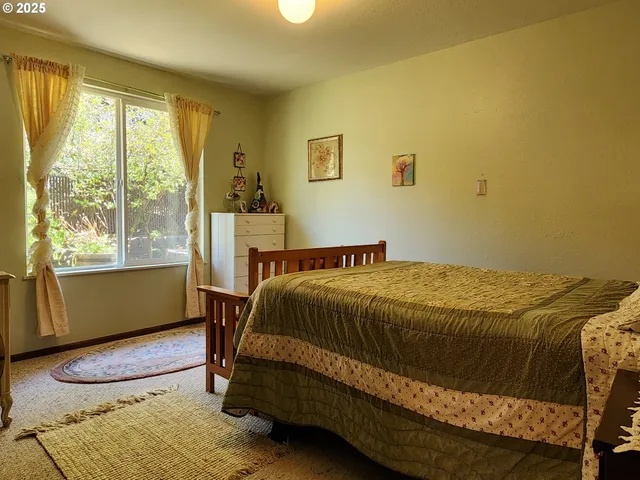 $435,000 | 2222 11th Street, Florence, OR 97439