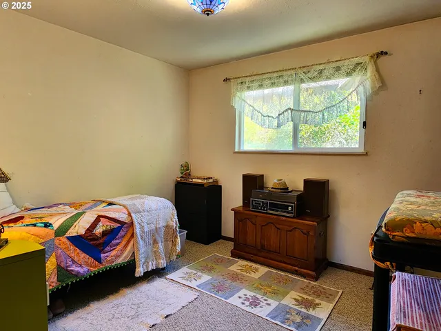 $435,000 | 2222 11th Street, Florence, OR 97439