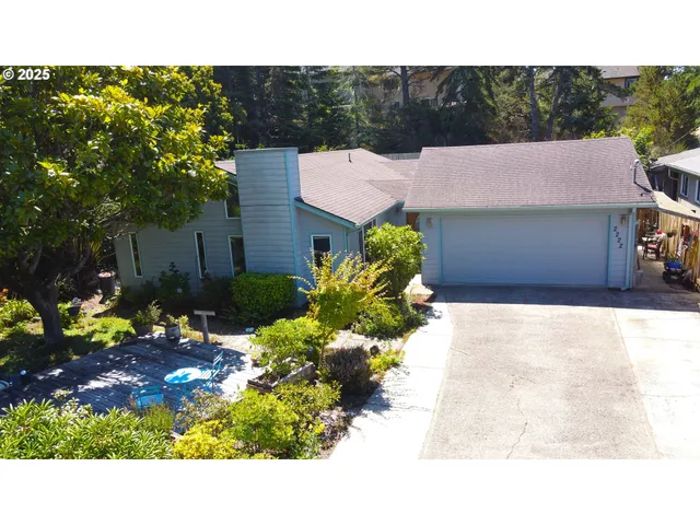 $435,000 | 2222 11th Street, Florence, OR 97439