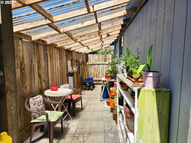 $435,000 | 2222 11th Street, Florence, OR 97439