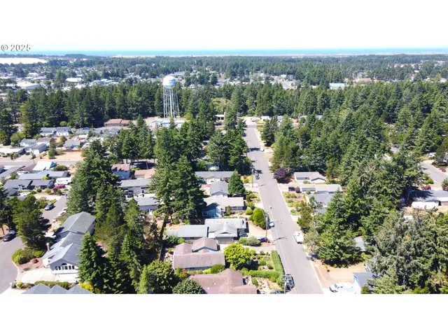 $435,000 | 2222 11th Street, Florence, OR 97439