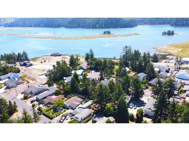 $435,000 | 2222 11th Street, Florence, OR 97439