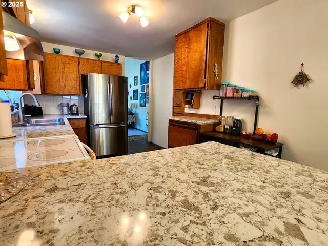 $435,000 | 2222 11th Street, Florence, OR 97439