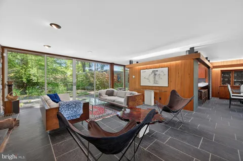 $950,000 | 401 Willington Drive, Silver Spring, MD 20904