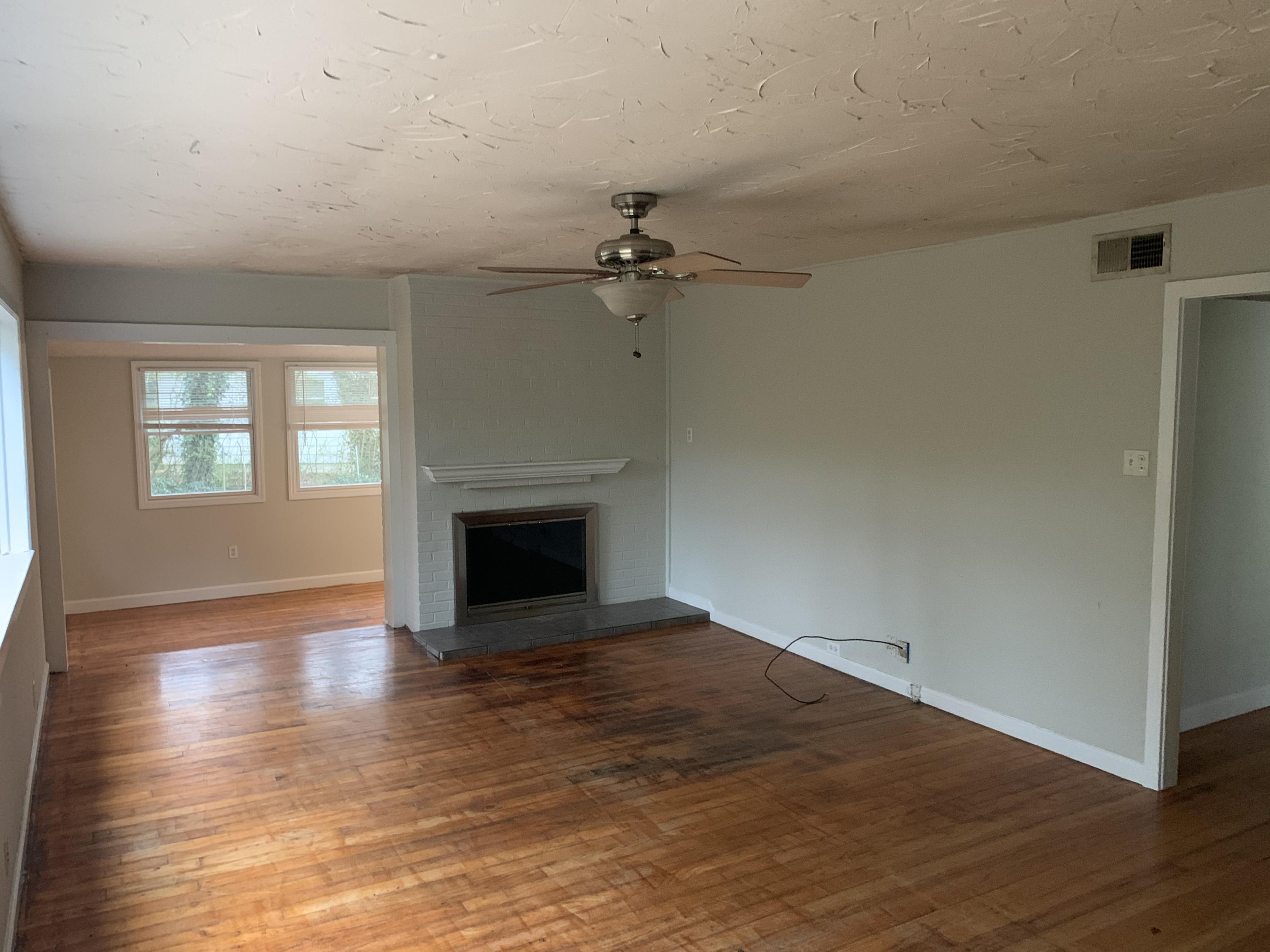 157 Outer Drive Oak Ridge, TN 37830 - Photo 3 of 20 IMG_3795