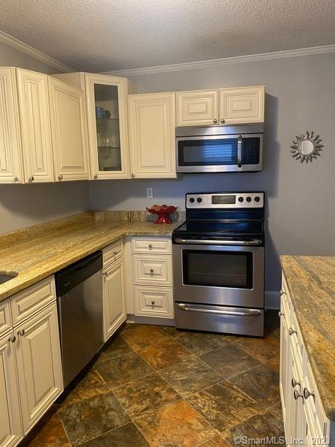 334 Summit Street, Unit 334 Manchester, CT 06042 - Photo 8 of 25 Kitchen