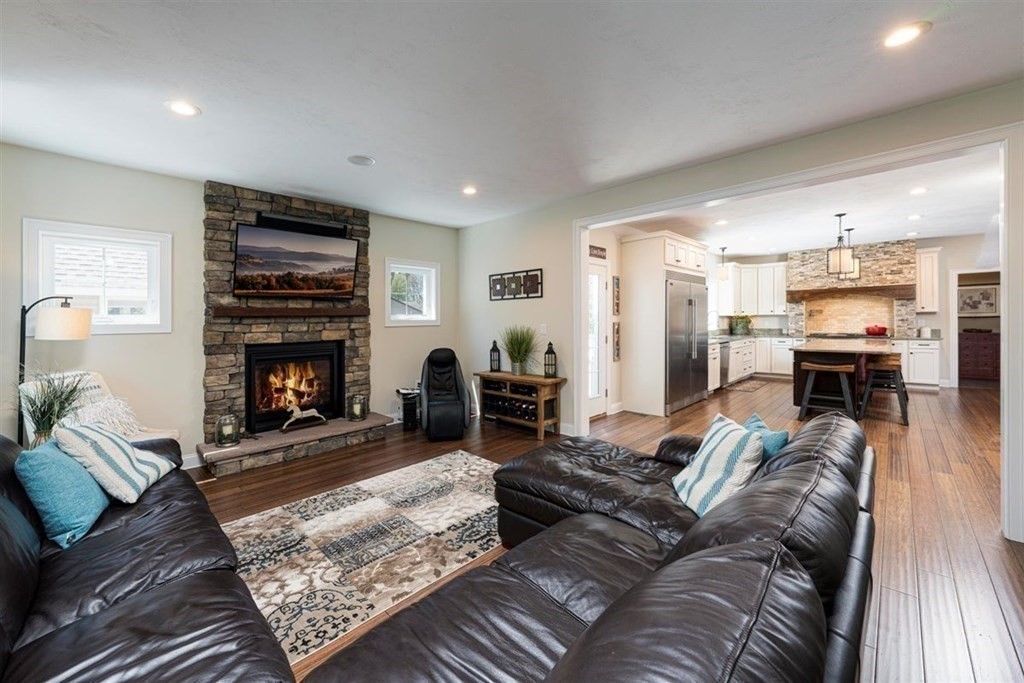 4 Bradford Road Natick, MA 01760 - Photo 9 of 41 Gallery Image 9