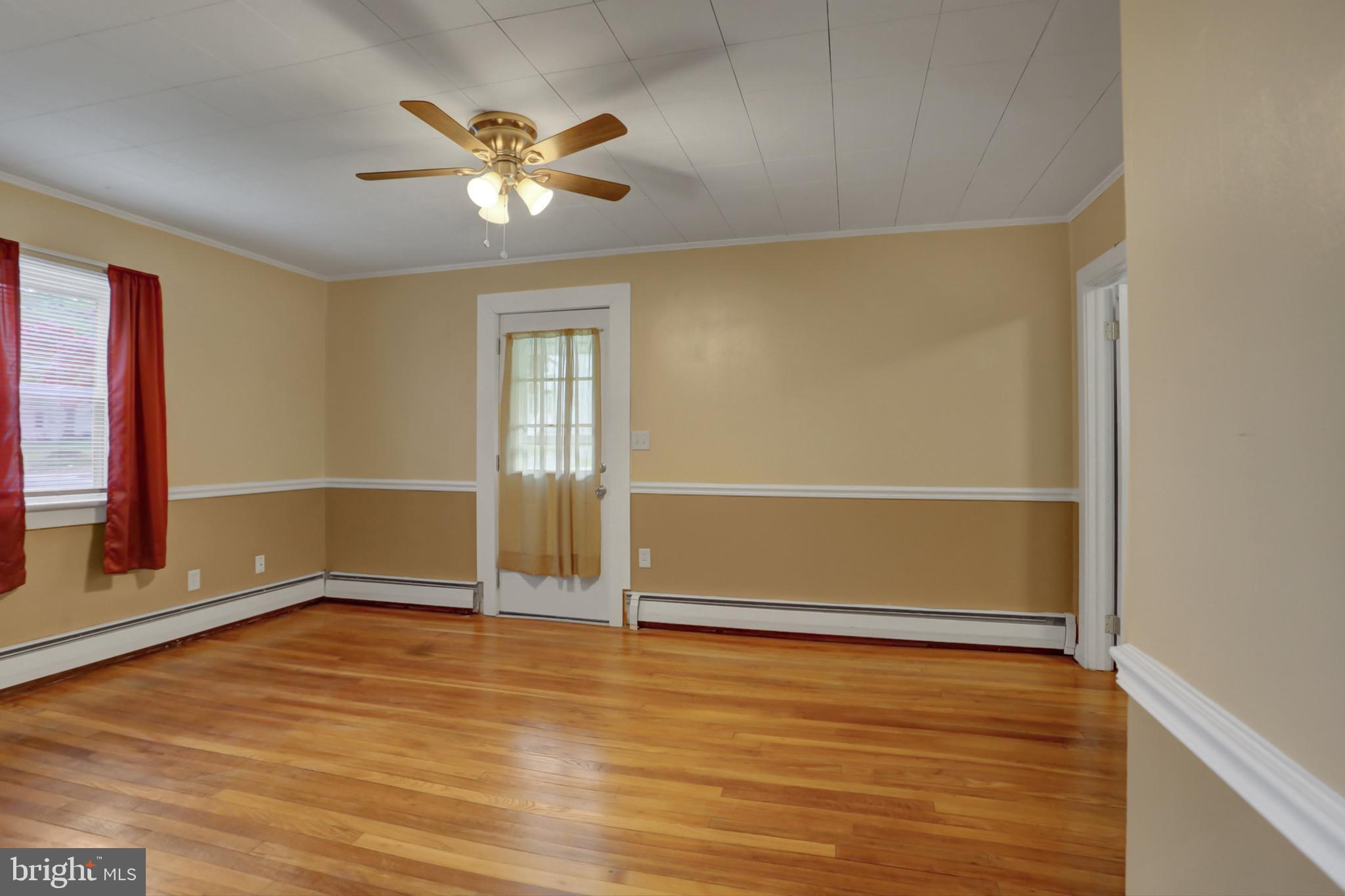 201 Roxbury Road Shippensburg, PA 17257 - Photo 5 of 31 Living Room