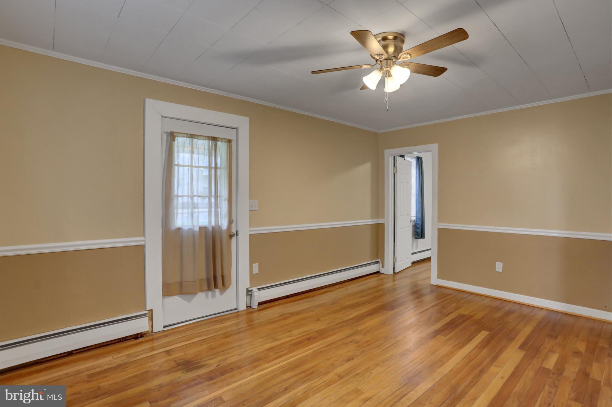 201 Roxbury Road Shippensburg, PA 17257 - Photo 6 of 31 Living Room