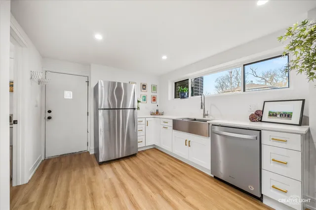 $725,000 | 20 Forbes Road, Riverside, IL 60546