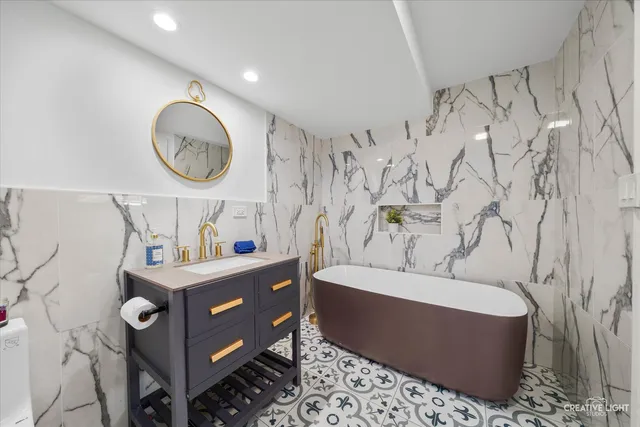 $725,000 | 20 Forbes Road, Riverside, IL 60546