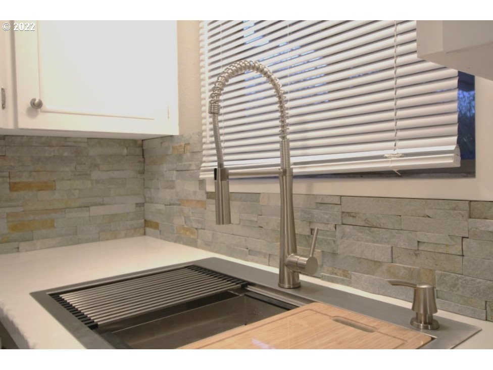 1452 Quinn Road Woodburn, OR 97071 - Photo 11 of 22 Kitchen