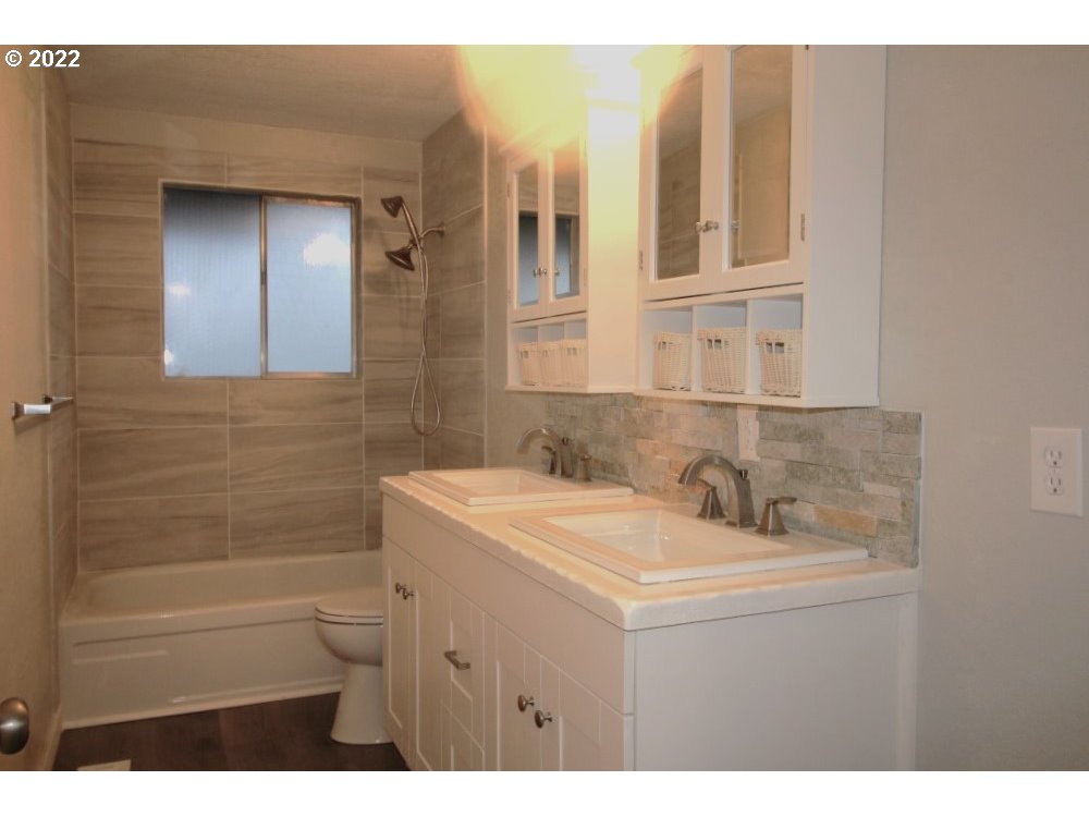 1452 Quinn Road Woodburn, OR 97071 - Photo 14 of 22 Bathroom