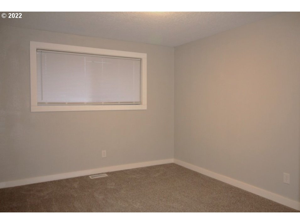 1452 Quinn Road Woodburn, OR 97071 - Photo 15 of 22 Primary Bedroom