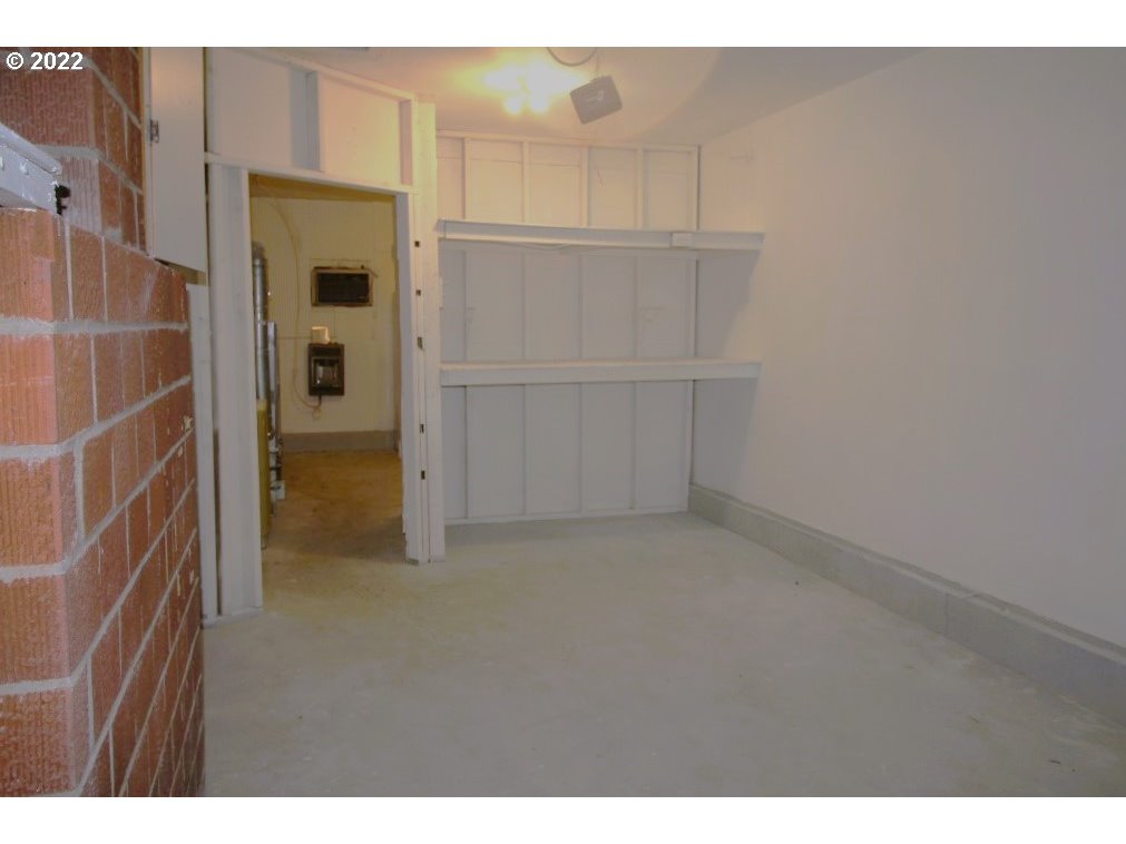 1452 Quinn Road Woodburn, OR 97071 - Photo 19 of 22 Garage