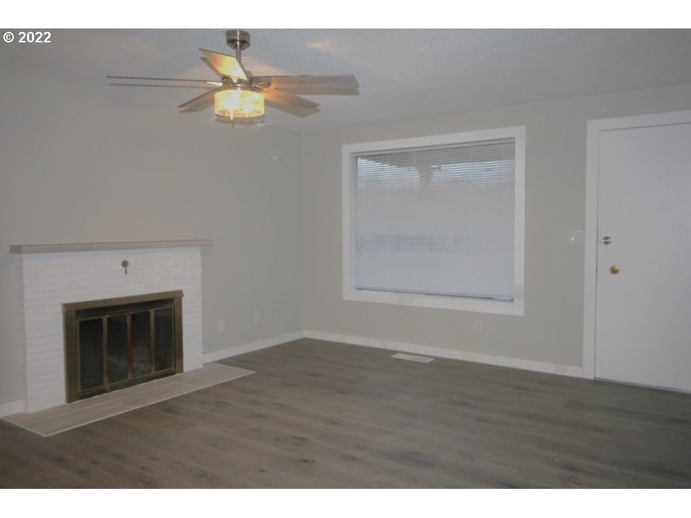 1452 Quinn Road Woodburn, OR 97071 - Photo 7 of 22 Living Room