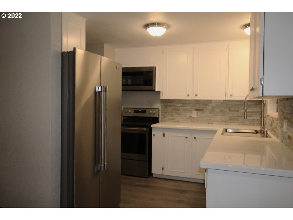 1452 Quinn Road Woodburn, OR 97071 - Photo 8 of 22 Kitchen