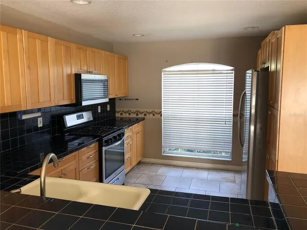 $2,050 | 616 East 1st Street, Apopka, FL 32703