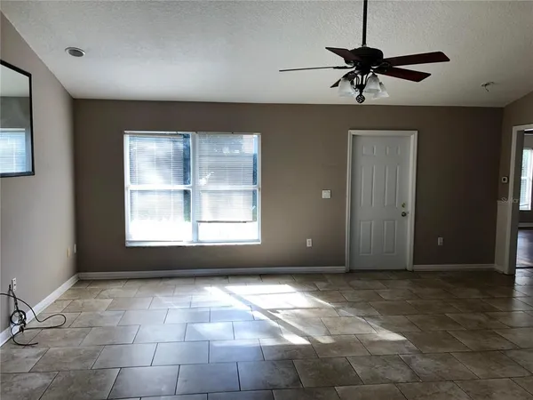$2,050 | 616 East 1st Street, Apopka, FL 32703