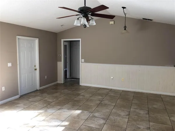 $2,050 | 616 East 1st Street, Apopka, FL 32703