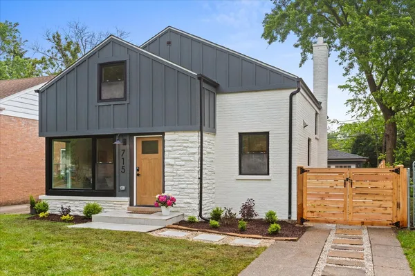 $4,700 | 715 Long Road, Glenview, IL 60025