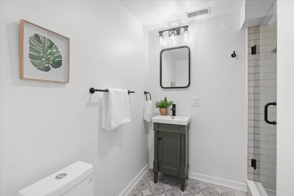 $4,700 | 715 Long Road, Glenview, IL 60025