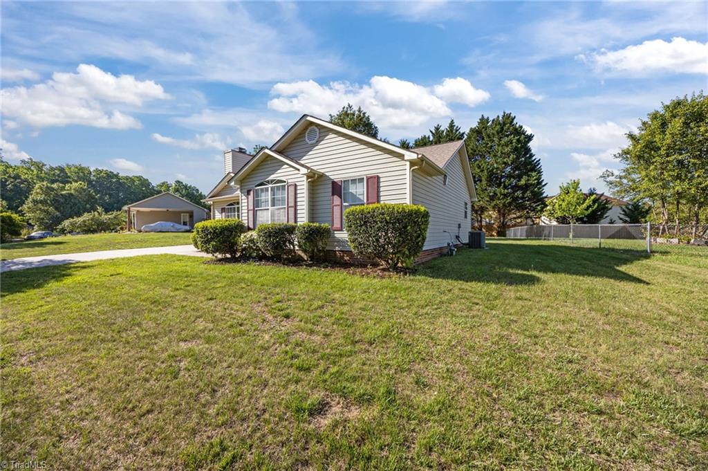 3922 Landover Drive High Point, NC 27265 - Photo 6 of 34