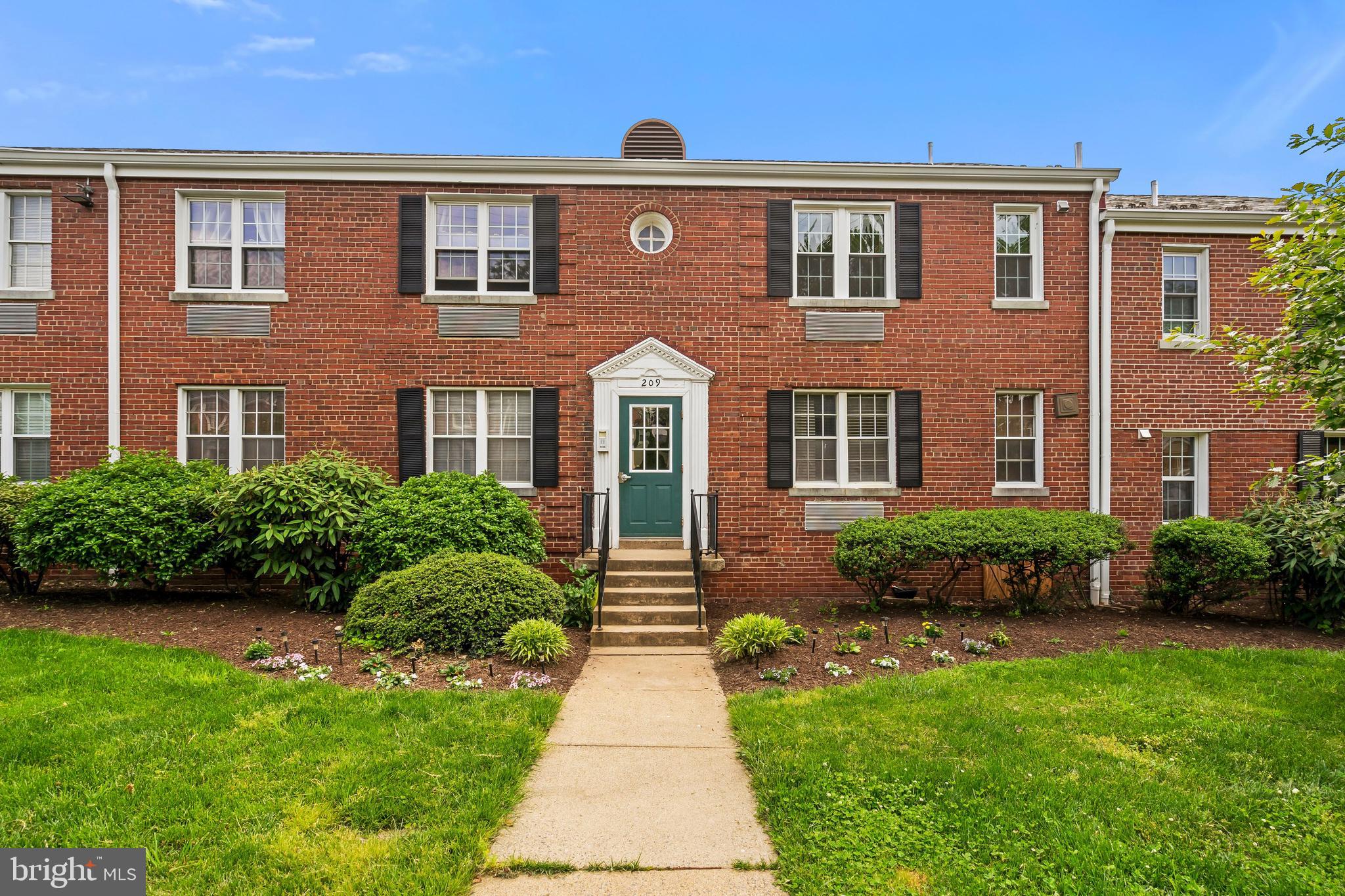 209 East Glebe Road, Unit C Alexandria, VA 22305 - Photo 3 of 23