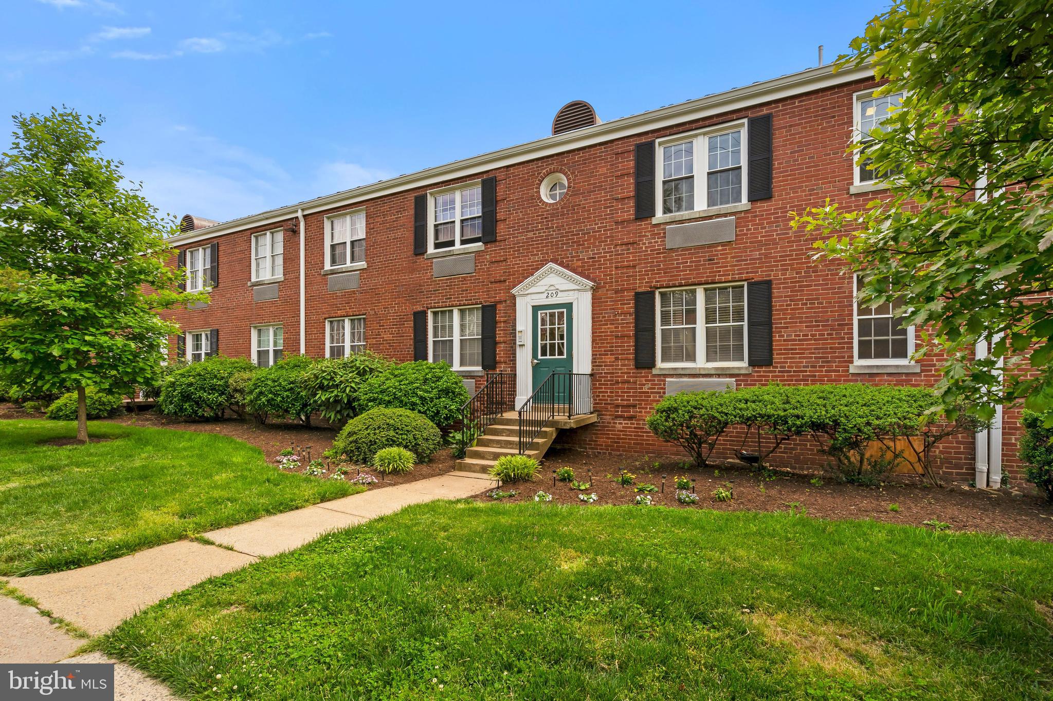 209 East Glebe Road, Unit C Alexandria, VA 22305 - Photo 5 of 23