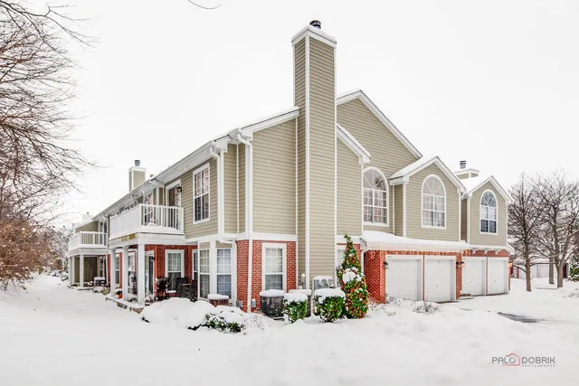 $339,900 | 686 Grosse Pointe Circle, Vernon Hills, IL 60061