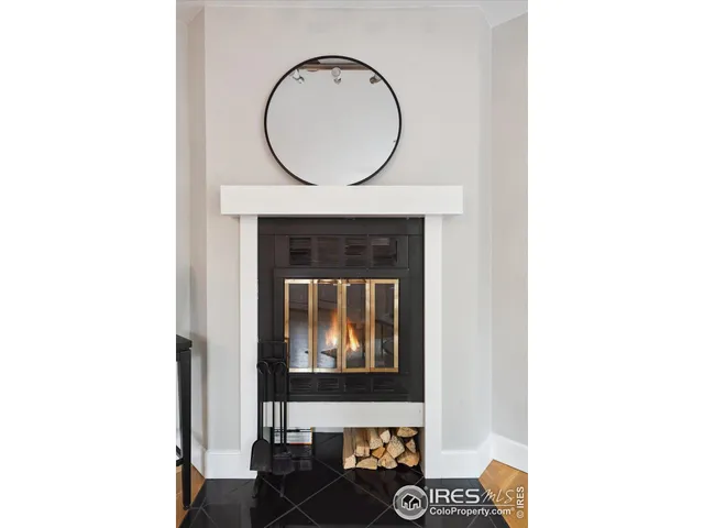 a view of a livingroom with furniture