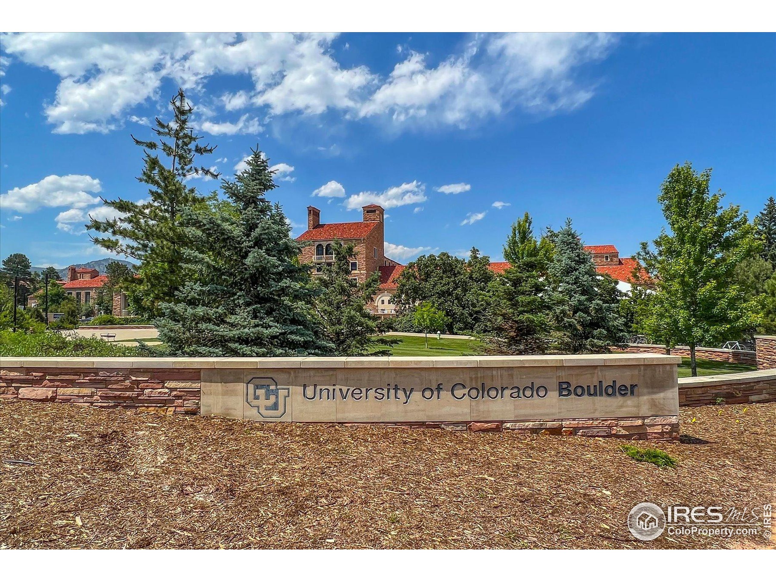 2201 Pearl Street, Unit 2 Boulder, CO 80302 - Photo 34 of 37 a view of outdoor space and yard