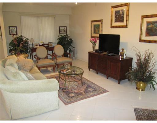 7546 La Paz Boulevard, Unit 206 Boca Raton, FL 33433 - Photo 2 of 10 Additional Photo