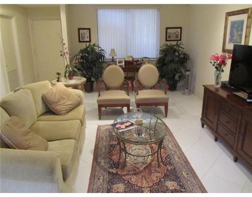 7546 La Paz Boulevard, Unit 206 Boca Raton, FL 33433 - Photo 3 of 10 Additional Photo