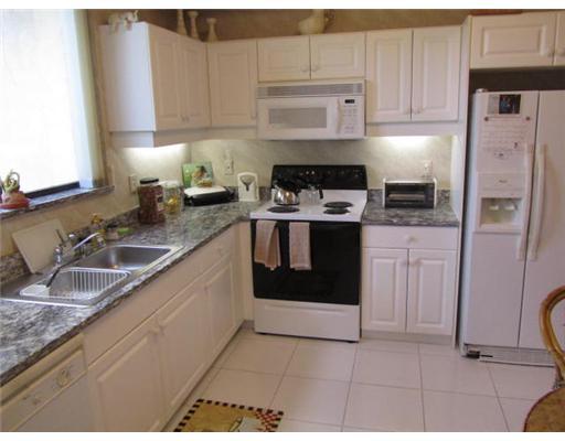 7546 La Paz Boulevard, Unit 206 Boca Raton, FL 33433 - Photo 5 of 10 Additional Photo