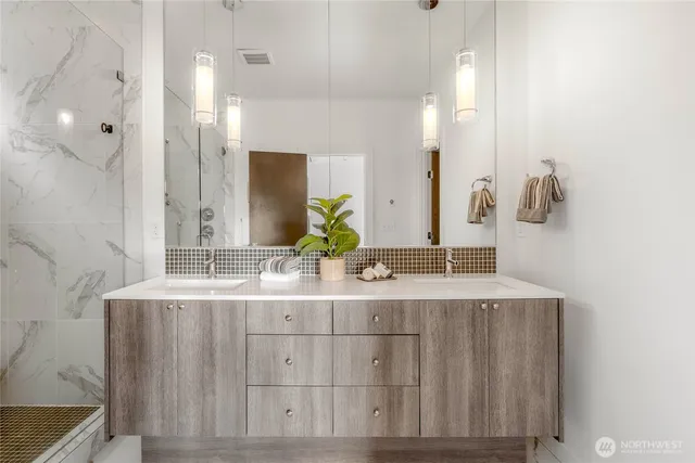 $839,950 | 730 25th Avenue South, Seattle, WA 98144