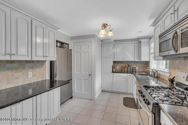 $1,950,000 | 206 South Lincoln Avenue, Oakhurst, NJ 07755