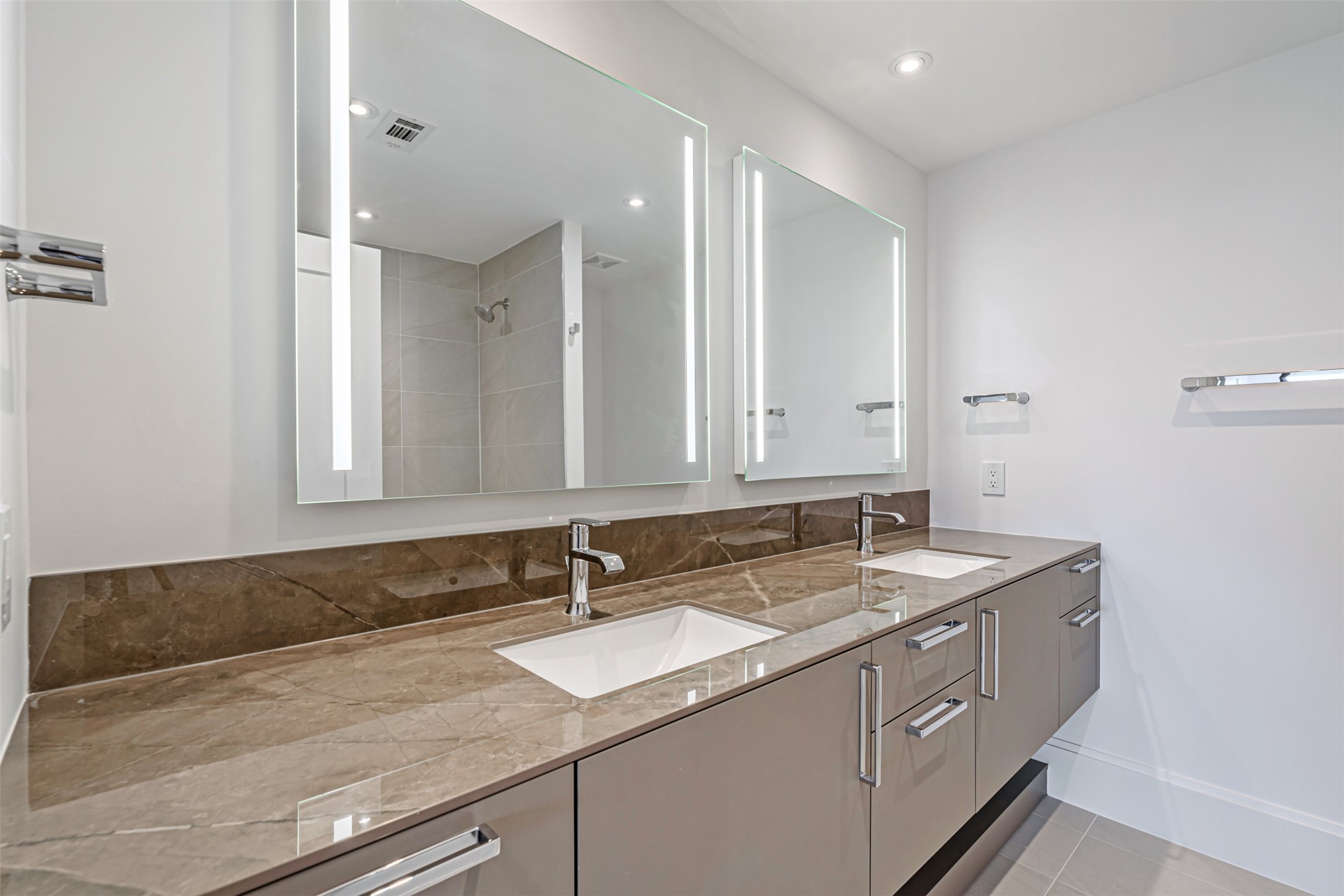 1701 Hermann Drive, Unit 34L Houston, TX 77004 - Photo 19 of 37 The guest bathroom likewise offers a rare double vanity.