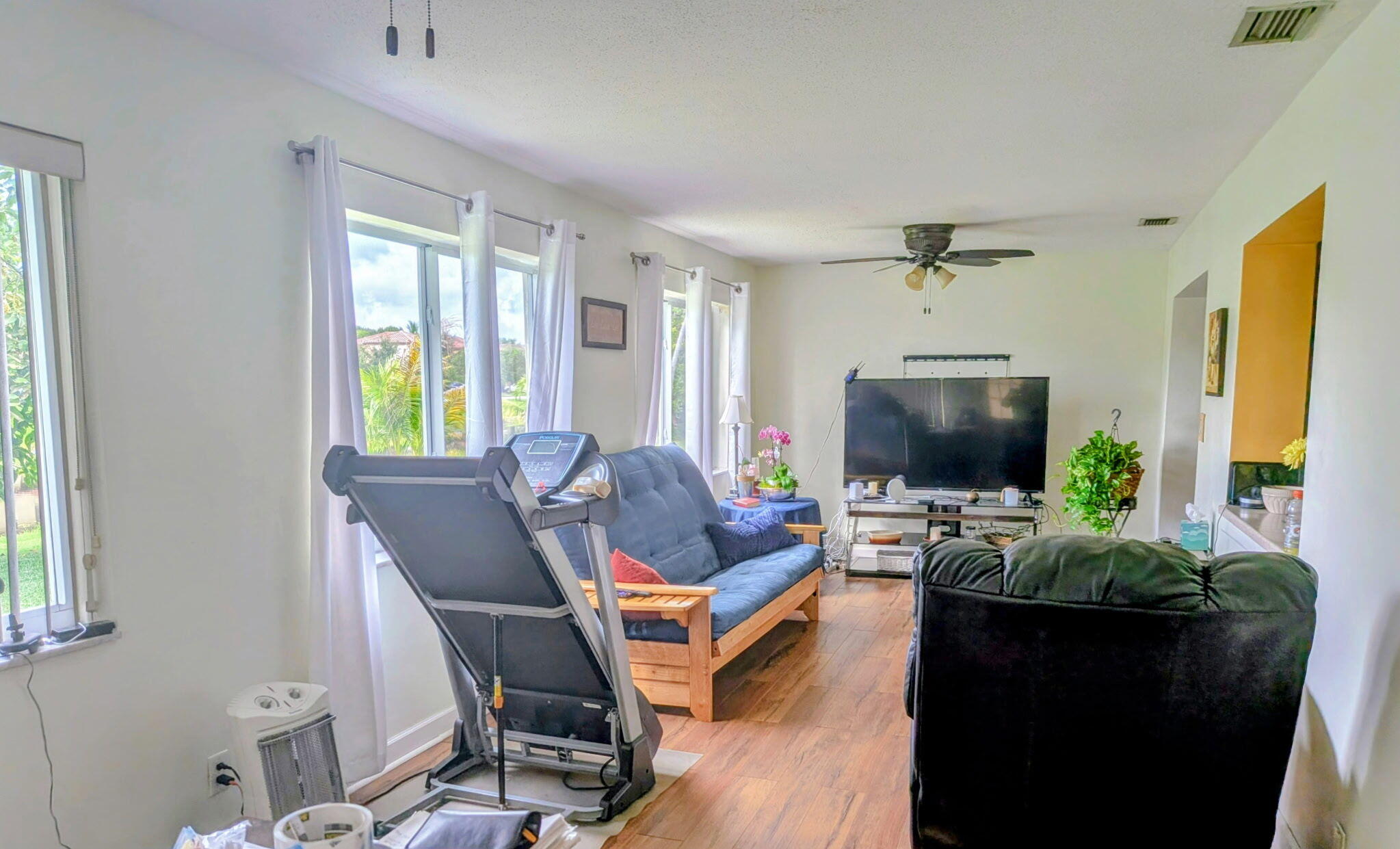 4914 Northwest 49th Road Tamarac, FL 33319 - Photo 7 of 19 4914 NW 49th Road - Florida Room