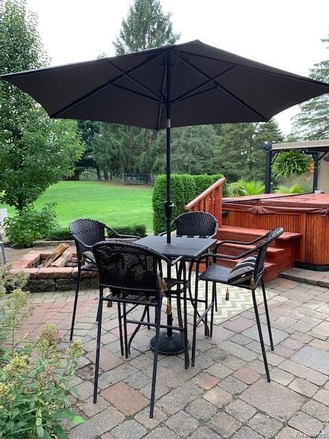 2697 Bullard Road Hartland, MI 48353 - Photo 40 of 40 Bullard sitting area.jpg