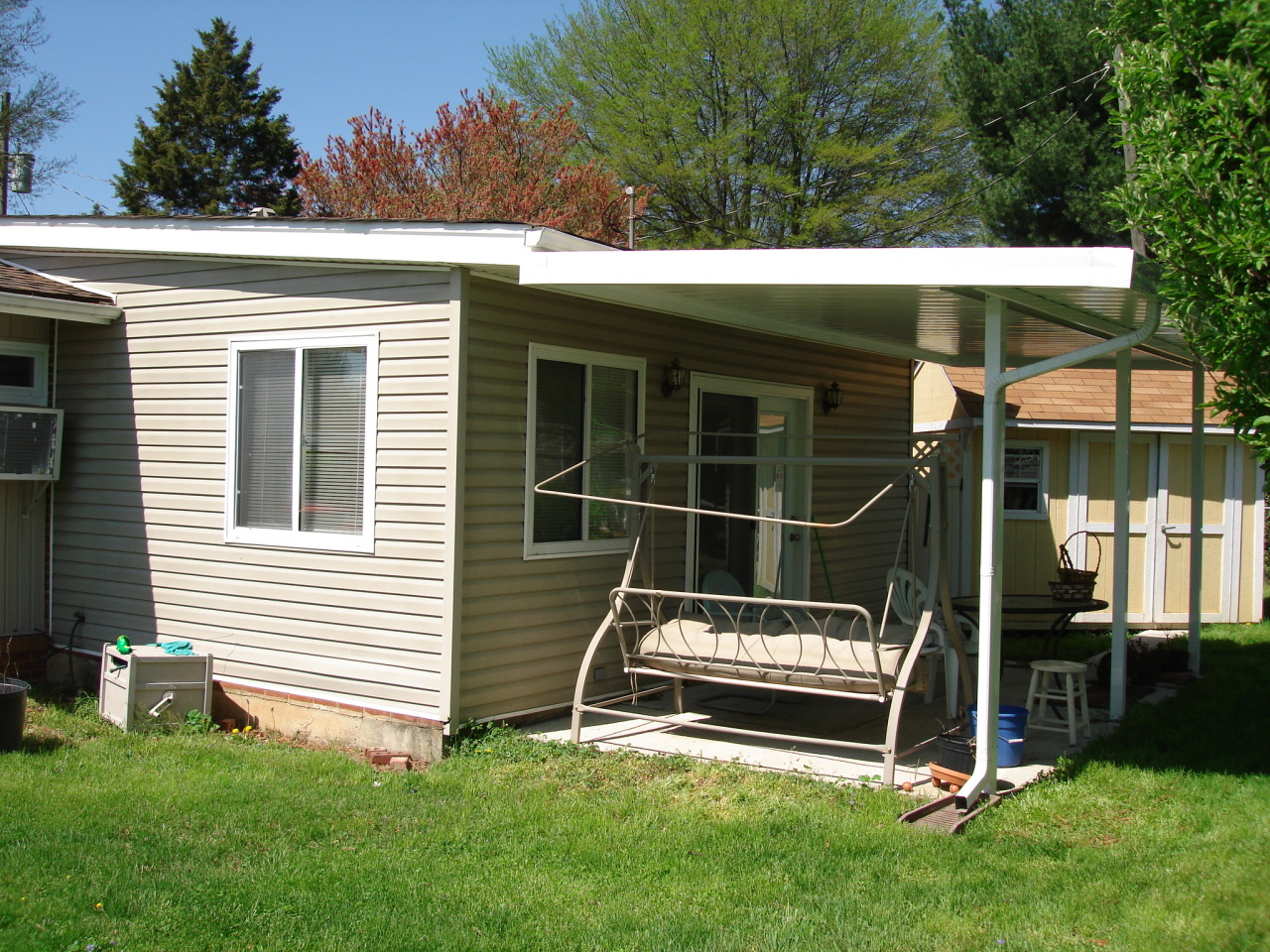 1647 Andrews Road Northwest Roanoke, VA 24017 - Photo 5 of 9 Den w/Patio