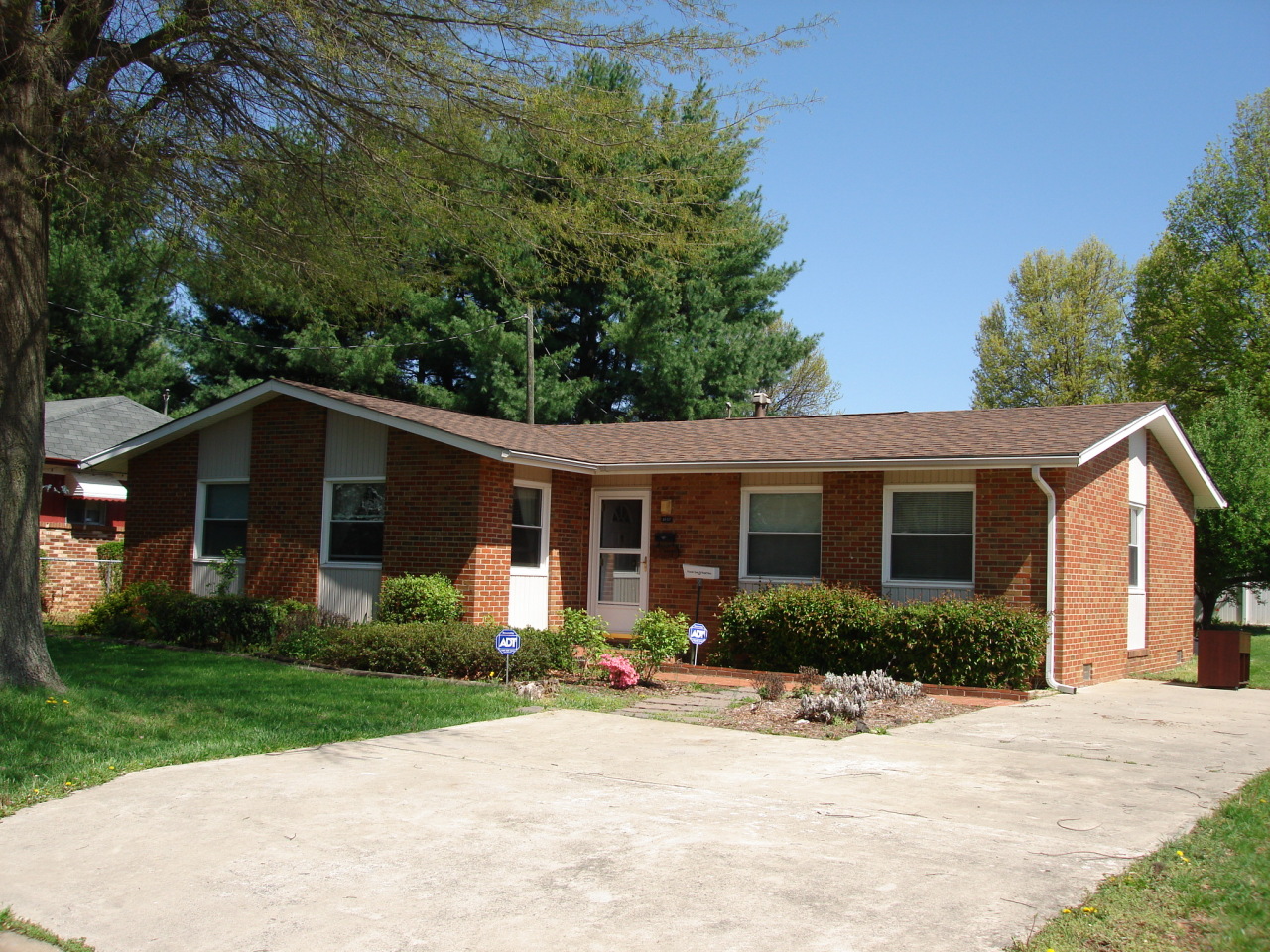 1647 Andrews Road Northwest Roanoke, VA 24017 - Photo 9 of 9 Front