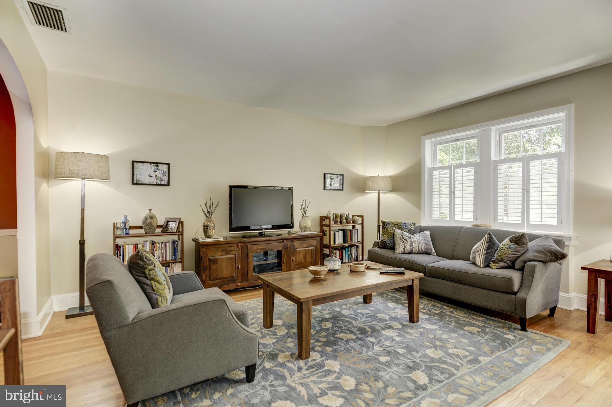 410 Hopkins Road Baltimore, MD 21212 - Photo 5 of 30 a living room with furniture and a flat screen tv