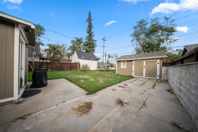 a view of a back yard of the house