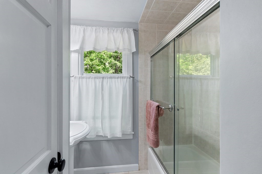 73 Kingland Road Stow, MA 01775 - Photo 19 of 39