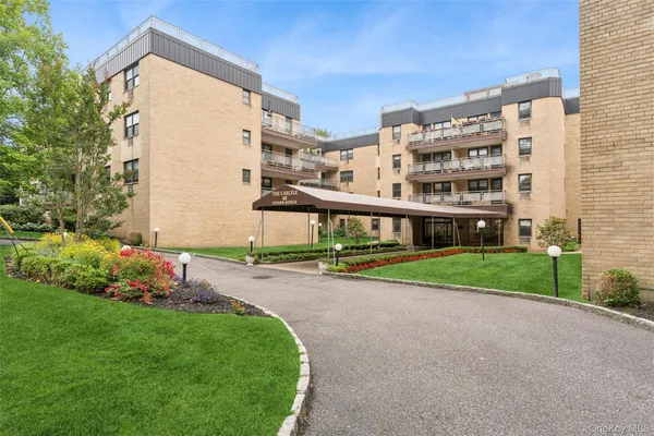 $650,000 | 40 Stoner Avenue, Unit 1R, Great Neck, NY 11021