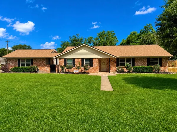 $299,000 | 6214 1st Street, Danbury, TX 77534
