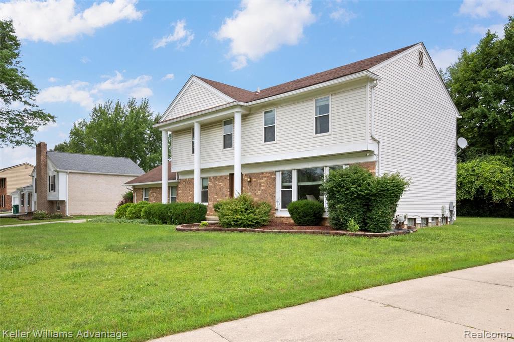 5016 Patrick Road West Bloomfield, MI 48322 - Photo 3 of 71 Gallery Image 3