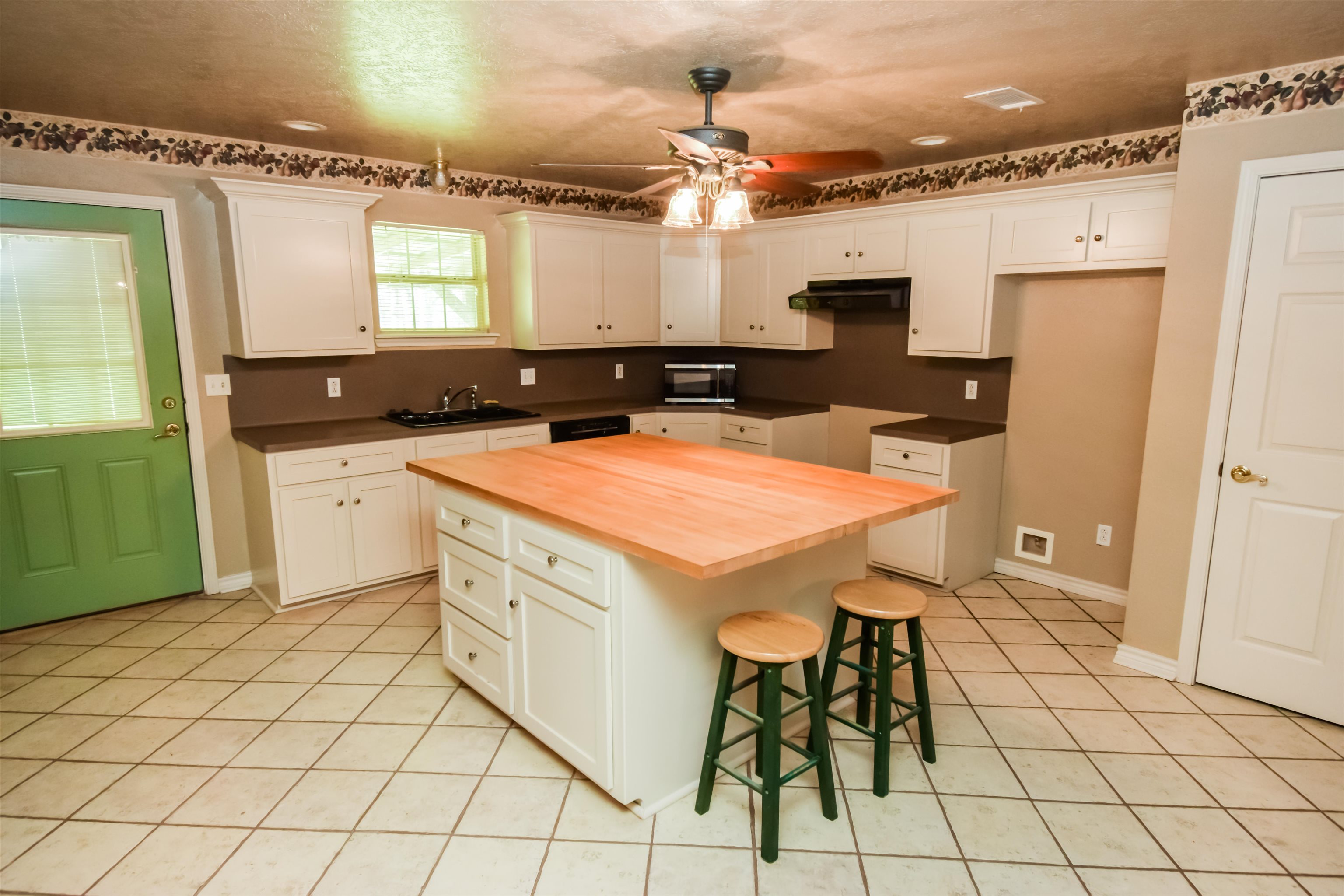 520 Ryan Road Sour Lake, TX 77659 - Photo 7 of 17