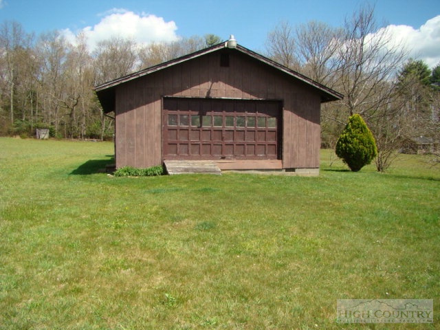 3262 Bamboo Road Boone, NC 28607 - Photo 4 of 12 a front view of a house with yard
